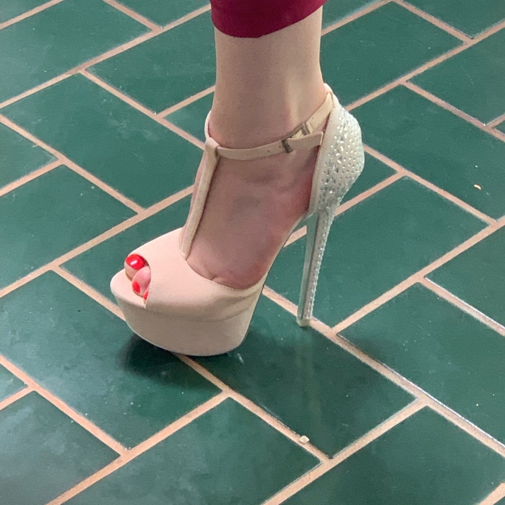 Madison by shoe dazzle heels 5.5